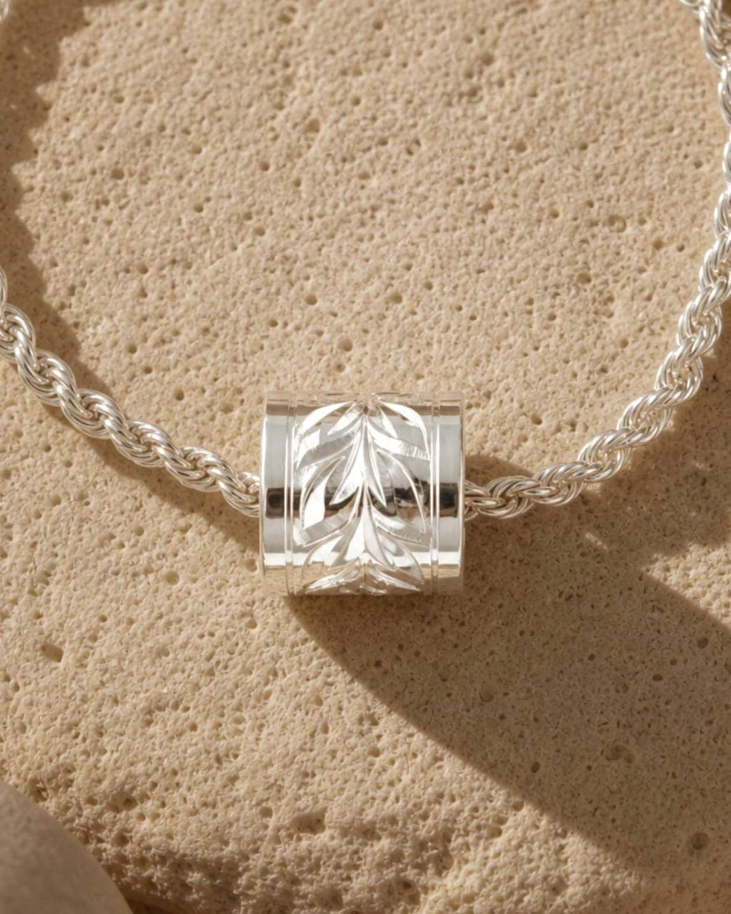 Hawaiian Heirloom 925K Sterling Silver Maile Leaf Scrolling Barrel Chain Pendant Necklace Jewelry