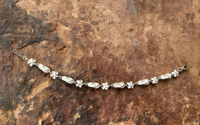 Plumeria Slipper Lei Bracelet - Silver