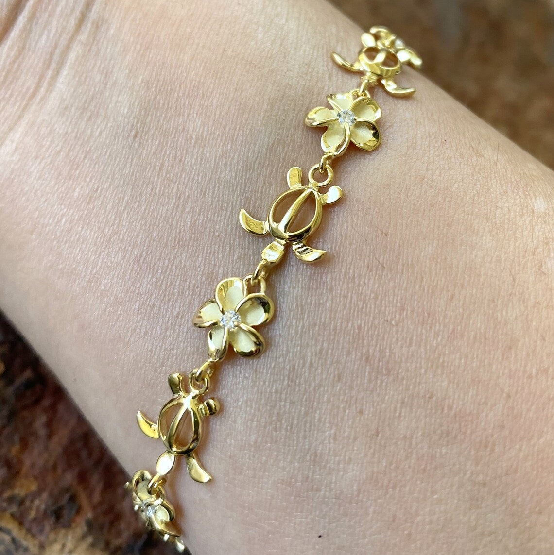 Plumeria Honu Bracelet - Gold