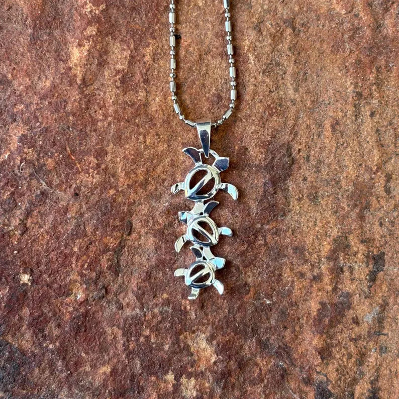 Three Dangly Honu Pendant - Silver