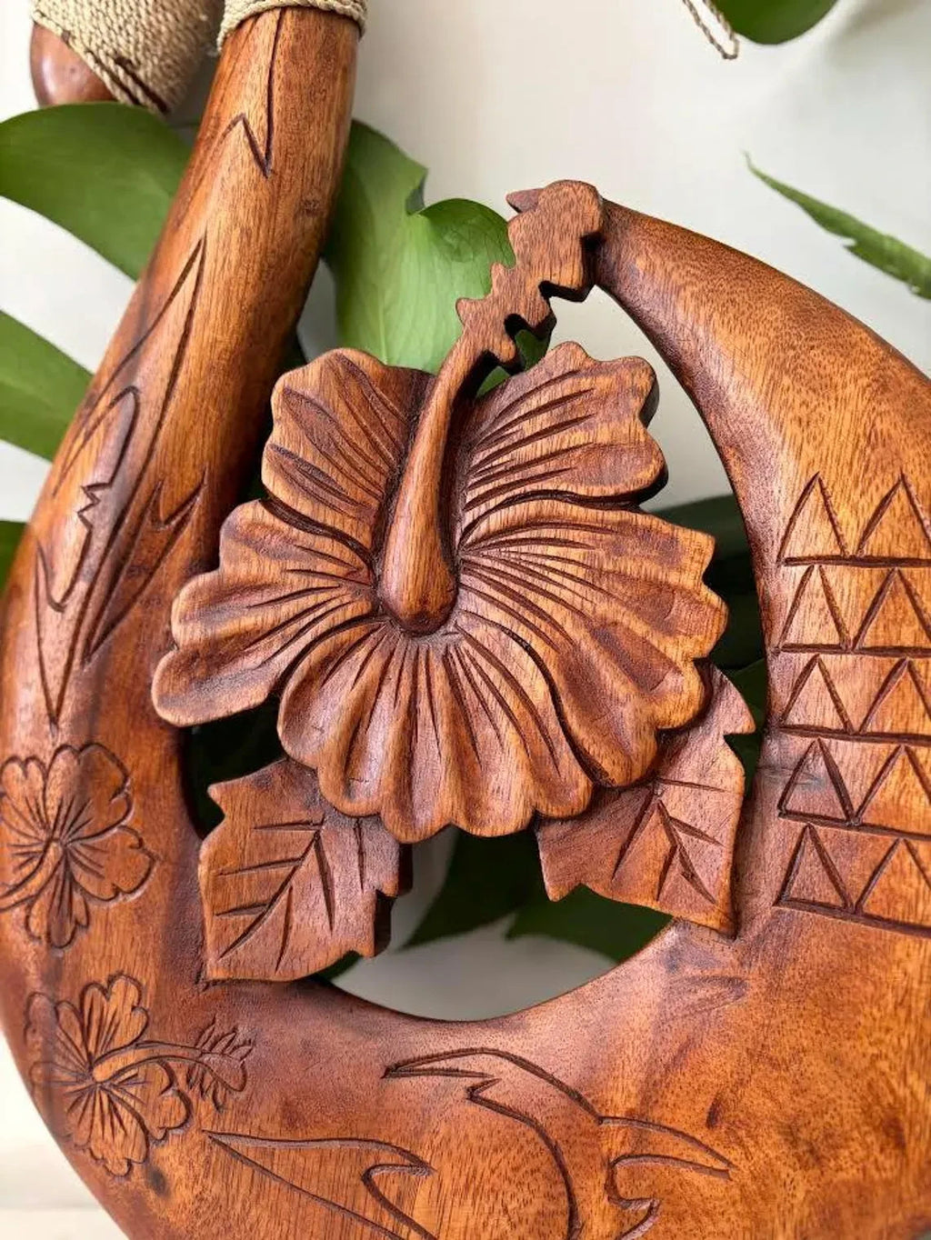 Hibiscus Wood Premium Fish Hook - Brown