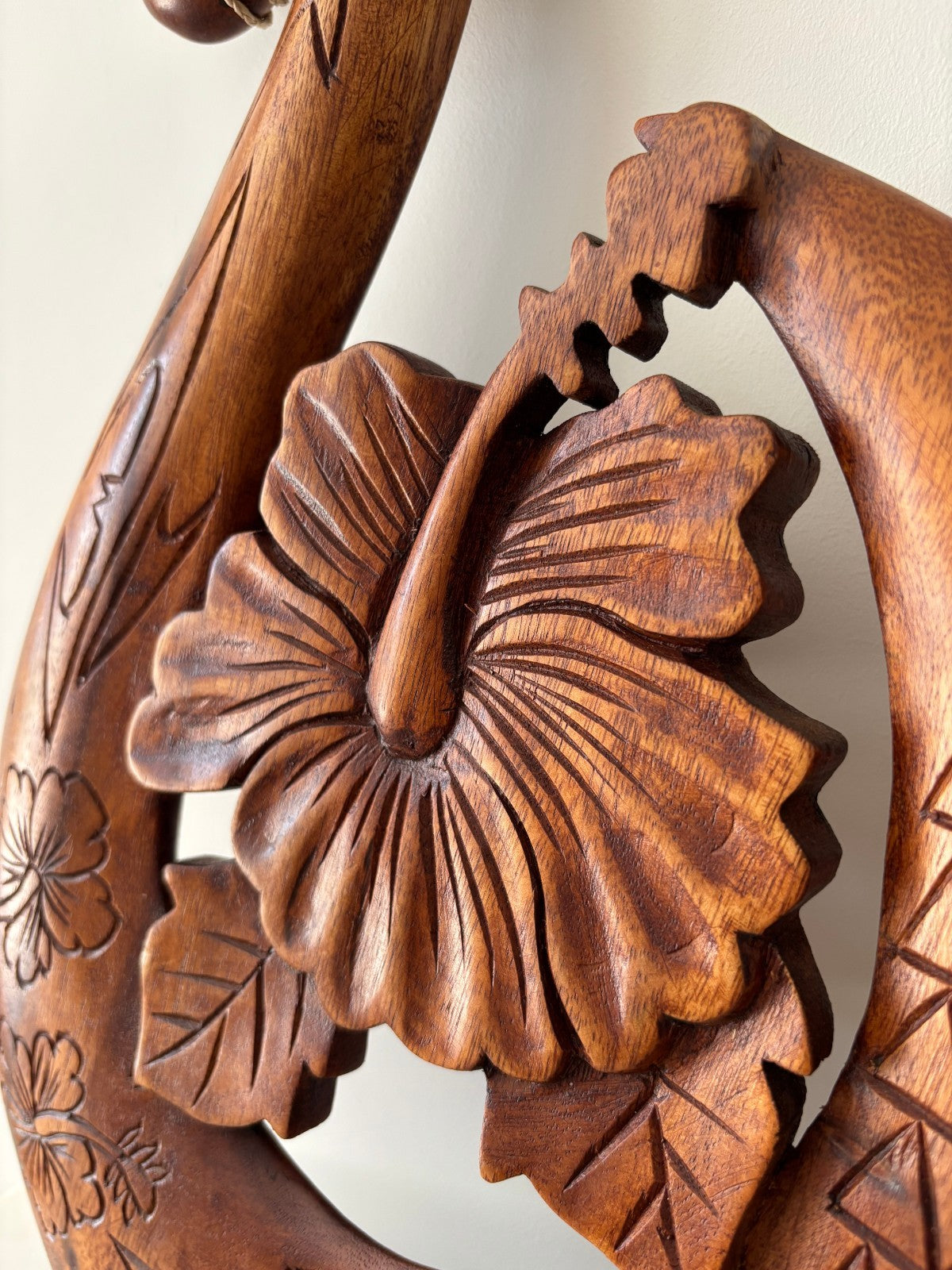 Hibiscus Wood Premium Fish Hook - Brown