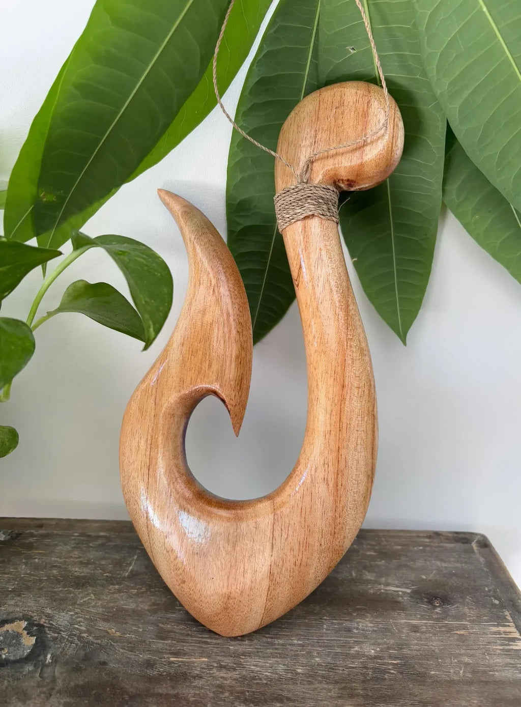 Ocean Airbrushed Wooden Fish Hook - Brown