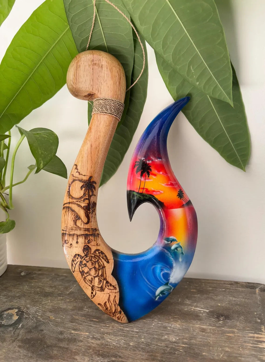 Ocean Airbrushed Wooden Fish Hook - Brown