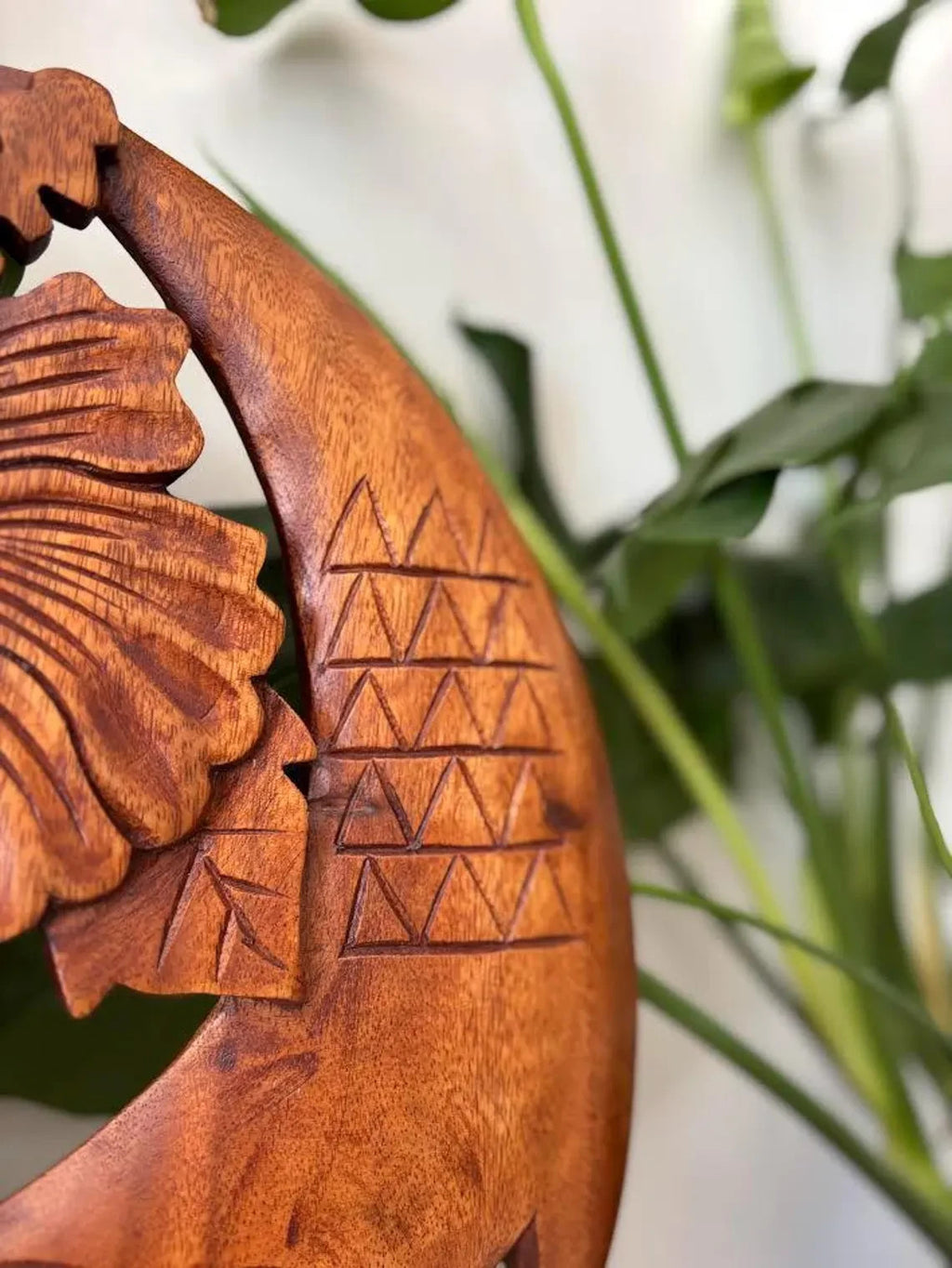 Hibiscus Wood Premium Fish Hook - Brown