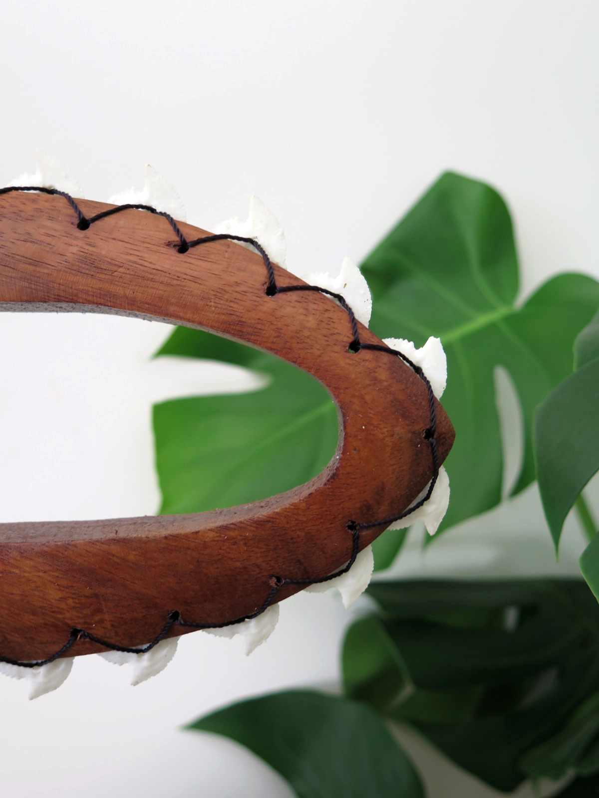Carved Lei O Mano
