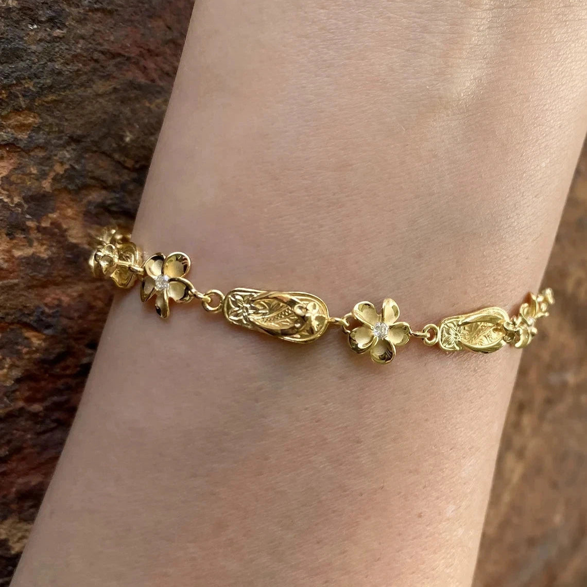 Plumeria Slipper Lei Bracelet - Gold